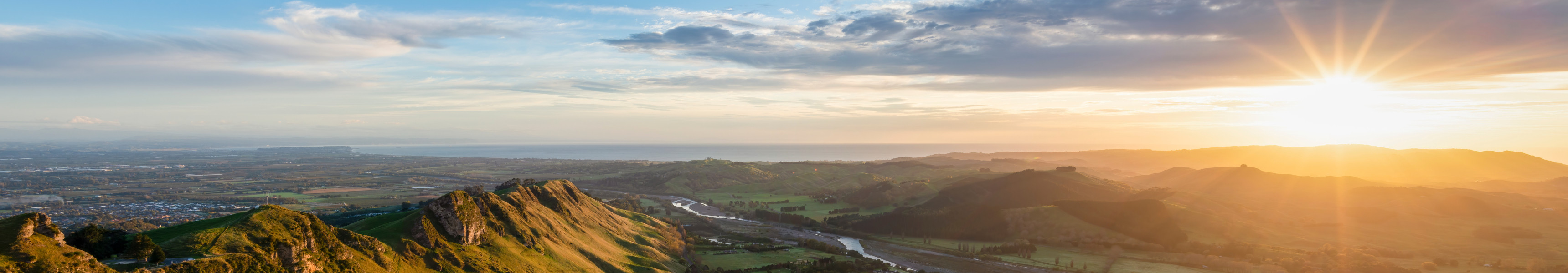 Panoramablick vom Te Mata Peak bei Sonnenaufgang, Hawke’s Bay, Neuseeland.