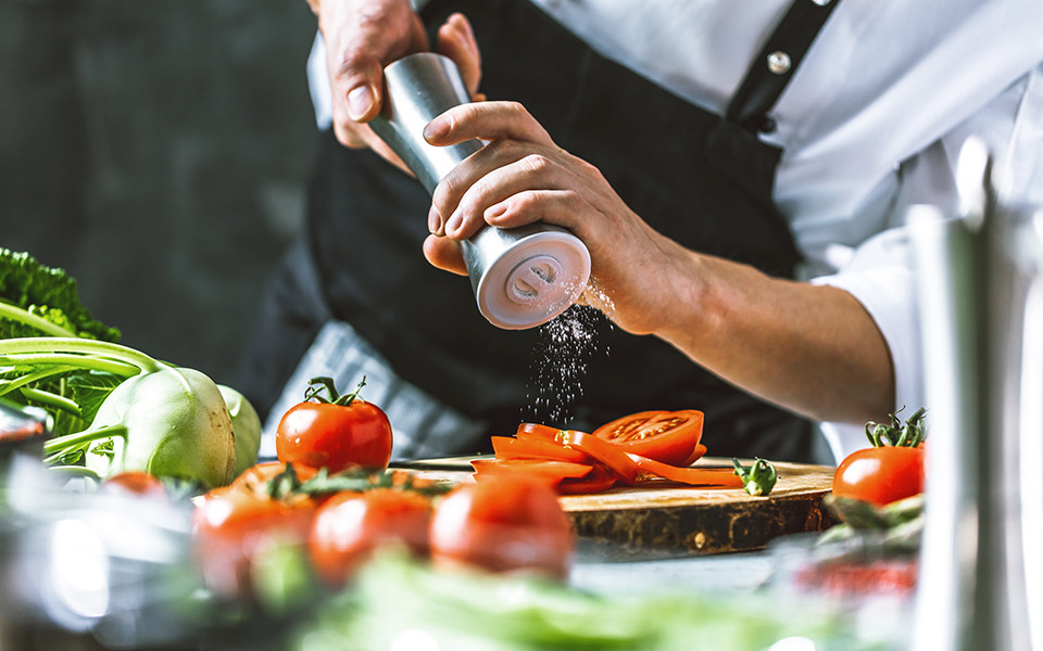 Koch auf einem Kreuzfahrtschiff