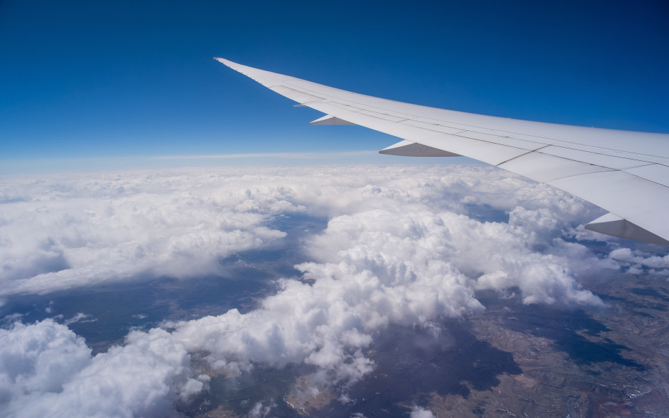 Fensterblick auf den Flug &uuml;ber Nordamerika