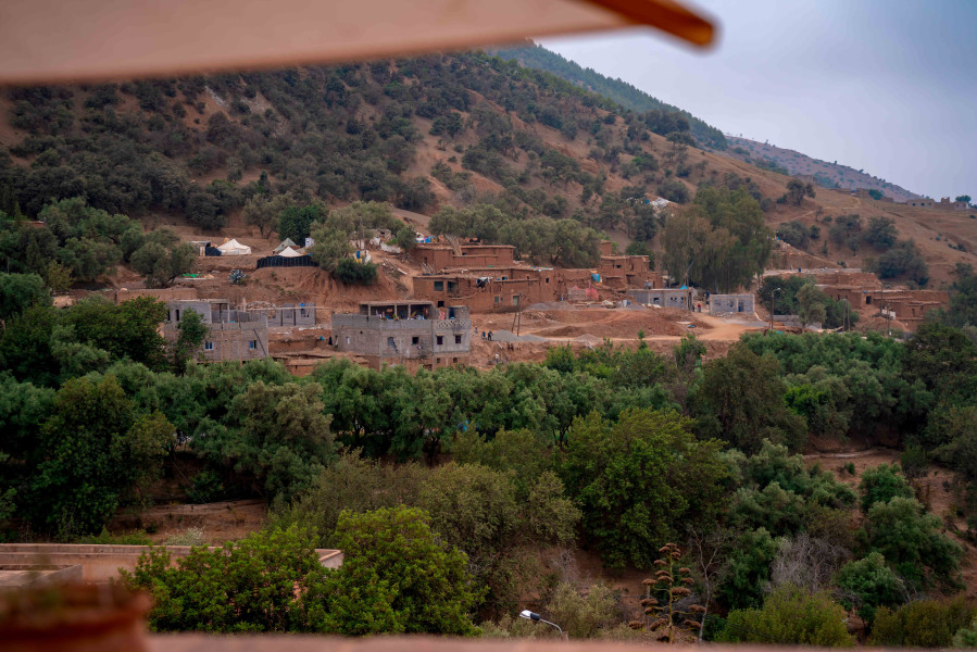 Aussicht auf das Atlasgebirge mit Berberdorf / Copyright/Fotocredit: 